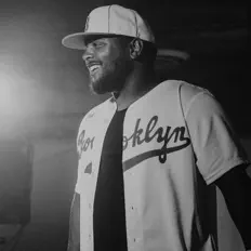 Zay989を聴いたり、ミュージックビデオを鑑賞したり、経歴やツアー日程などを確認したりしましょう！