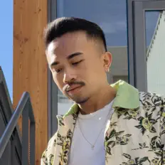 聆聽 Mark Mejia、觀看音樂影片、閱讀小傳、查看巡演日期等！