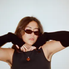 Rachel Gonzalezを聴いたり、ミュージックビデオを鑑賞したり、経歴やツアー日程などを確認したりしましょう！