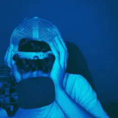 Ommeを聴いたり、ミュージックビデオを鑑賞したり、経歴やツアー日程などを確認したりしましょう！
