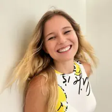 Nadine Sieben KIDS!を聴いたり、ミュージックビデオを鑑賞したり、経歴やツアー日程などを確認したりしましょう！
