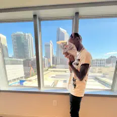 聆聽 RxFinesse、觀看音樂影片、閱讀小傳、查看巡演日期等！