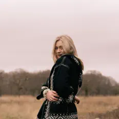 Poslechněte si interpreta Rowan Flack, sledujte hudební videa, přečtěte si životopis, podívejte se na data turné a další informace.