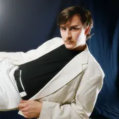 收听 Sweet Dream、观看音乐视频、阅读小传、查看巡演日期等 ！