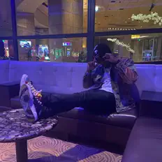 Dengarkan Lavi, tonton video musik, baca bio, lihat tanggal tur & lainnya!