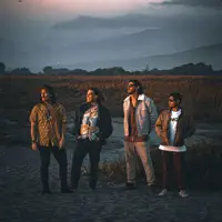 Posłuchaj wykonawcy undefined, obejrzyj teledyski, przeczytaj biografię, zobacz daty tras koncertowych i nie tylko!