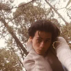 Ascolta FLOWERZ, guarda video musicali, leggi la biografia, vedi le date del tour & altro!