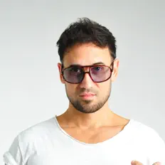 Dengarkan Alex Guesta, tonton video musik, baca bio, lihat tanggal tur & lainnya!