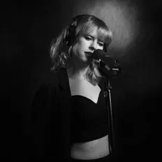 Ouve Zuzana Mikulcová, vê vídeos de música, lê a biografia, vê as datas da digressão e muito mais!