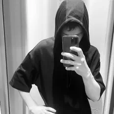 A-ndrを聴いたり、ミュージックビデオを鑑賞したり、経歴やツアー日程などを確認したりしましょう！