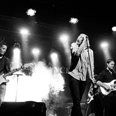 The Resonanceを聴いたり、ミュージックビデオを鑑賞したり、経歴やツアー日程などを確認したりしましょう！