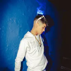 Hör dir Scarlxvee an, schau dir Musikvideos an, lies die Biografie, finde Tourdaten und mehr!