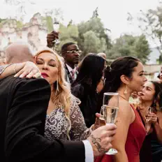 Dengarkan The Hood Motivator, tonton video musik, baca bio, lihat tanggal tur & lainnya!