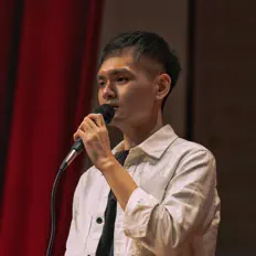 Ng Han Yi सुनें, म्यूज़िक वीडियो देखें, बायो पढ़ें, दौरे की तारीखें और बहुत कुछ देखें!