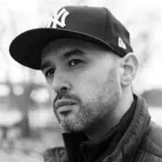 Poslechněte si interpreta Alphabetical, sledujte hudební videa, přečtěte si životopis, podívejte se na data turné a další informace.