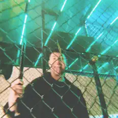 hoolergreen सुनें, म्यूज़िक वीडियो देखें, बायो पढ़ें, दौरे की तारीखें और बहुत कुछ देखें!