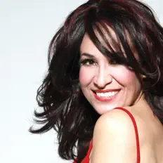 Ακούστε περιεχόμενο από Raquela, παρακολουθήστε μουσικά βίντεο, διαβάστε το βιογραφικό, δείτε ημερομηνίες περιοδείας, και πολλά ακόμη!