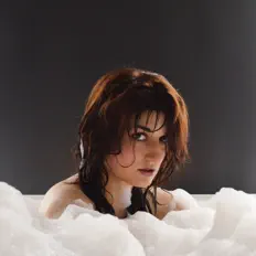 Ascolta Stephanie Angelini, guarda video musicali, leggi la biografia, vedi le date del tour & altro!