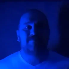 Chris Parsons सुनें, म्यूज़िक वीडियो देखें, बायो पढ़ें, दौरे की तारीखें और बहुत कुछ देखें!