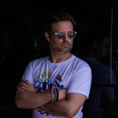 Fordal सुनें, म्यूज़िक वीडियो देखें, बायो पढ़ें, दौरे की तारीखें और बहुत कुछ देखें!