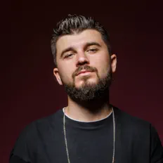 2K DJを聴いたり、ミュージックビデオを鑑賞したり、経歴やツアー日程などを確認したりしましょう！