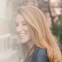 undefinedを聴いたり、ミュージックビデオを鑑賞したり、経歴やツアー日程などを確認したりしましょう！