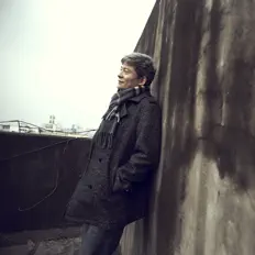 聆聽 馬久越、觀看音樂影片、閱讀小傳、查看巡演日期等！