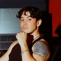 CJOYを聴いたり、ミュージックビデオを鑑賞したり、経歴やツアー日程などを確認したりしましょう！