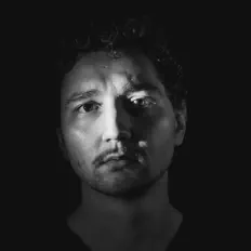 Peepzを聴いたり、ミュージックビデオを鑑賞したり、経歴やツアー日程などを確認したりしましょう！