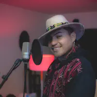 undefined dinle, müzik videolarını izle, biyografisini oku, tur tarihlerini ve daha fazlasını gör!