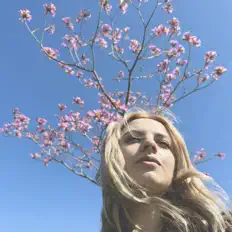 Ouça May Zoean, assista a videoclipes, leia a biografia, veja as datas das turnês e mais!