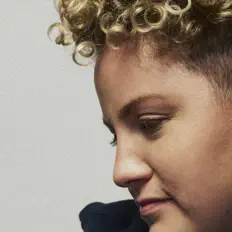 聆聽 Kellie Loder、觀看音樂影片、閱讀小傳、查看巡演日期等！