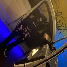 聆聽 STAAR2K、觀看音樂影片、閱讀小傳、查看巡演日期等！