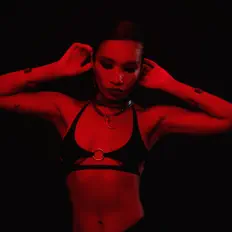 Escucha a Janea, mira videos musicales, lee su biografía, consulta las fechas de las gira y más.