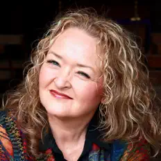 Dengarkan Kelly Garner, tonton video musik, baca bio, lihat tanggal tur & lainnya!