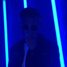 Ouça ALM, assista a videoclipes, leia a biografia, veja as datas das turnês e mais!