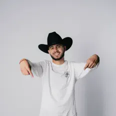 Joey Rodriguez सुनें, म्यूज़िक वीडियो देखें, बायो पढ़ें, दौरे की तारीखें और बहुत कुछ देखें!