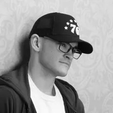 聆聽 RobbyFlip、觀看音樂影片、閱讀小傳、查看巡演日期等！