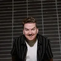 Ouça undefined, assista a videoclipes, leia a biografia, veja as datas das turnês e mais!