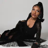 undefinedを聴いたり、ミュージックビデオを鑑賞したり、経歴やツアー日程などを確認したりしましょう！