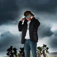 Ακούστε περιεχόμενο από LG Hawk, παρακολουθήστε μουσικά βίντεο, διαβάστε το βιογραφικό, δείτε ημερομηνίες περιοδείας, και πολλά ακόμη!