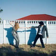 Hör dir Strand Luck an, schau dir Musikvideos an, lies die Biografie, finde Tourdaten und mehr!