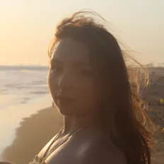 收听 Melanie Gillott、观看音乐视频、阅读小传、查看巡演日期等 ！