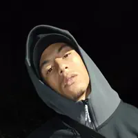 聆聽 undefined、觀看音樂影片、閱讀小傳、查看巡演日期等！