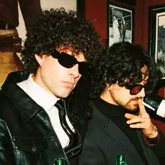 收听 Chan Fuze、观看音乐视频、阅读小传、查看巡演日期等 ！