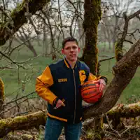 聆聽 undefined、觀看音樂影片、閱讀小傳、查看巡演日期等！