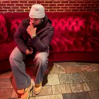 Hör dir undefined an, schau dir Musikvideos an, lies die Biografie, finde Tourdaten und mehr!