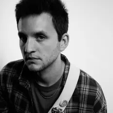 Sconi सुनें, म्यूज़िक वीडियो देखें, बायो पढ़ें, दौरे की तारीखें और बहुत कुछ देखें!