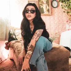 Kass Rose Gold सुनें, म्यूज़िक वीडियो देखें, बायो पढ़ें, दौरे की तारीखें और बहुत कुछ देखें!