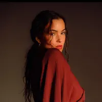 undefined dinle, müzik videolarını izle, biyografisini oku, tur tarihlerini ve daha fazlasını gör!